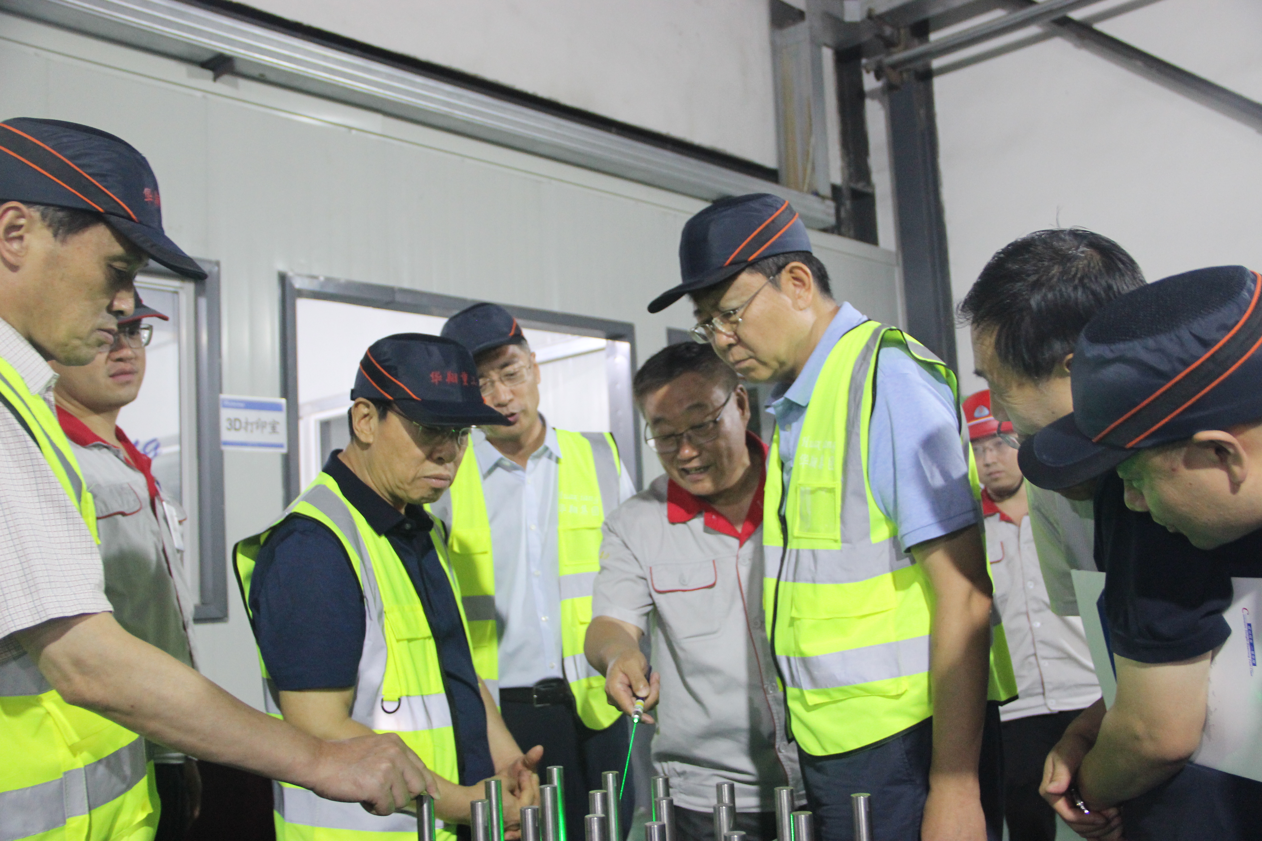 山西省人民政府原副省長(zhǎng)、中國(guó)生產(chǎn)力學(xué)會(huì)會(huì)長(zhǎng)、山西省資源型經(jīng)濟(jì)轉(zhuǎn)型促進(jìn)會(huì)總顧問(wèn)牛仁亮一行蒞臨我司調(diào)研