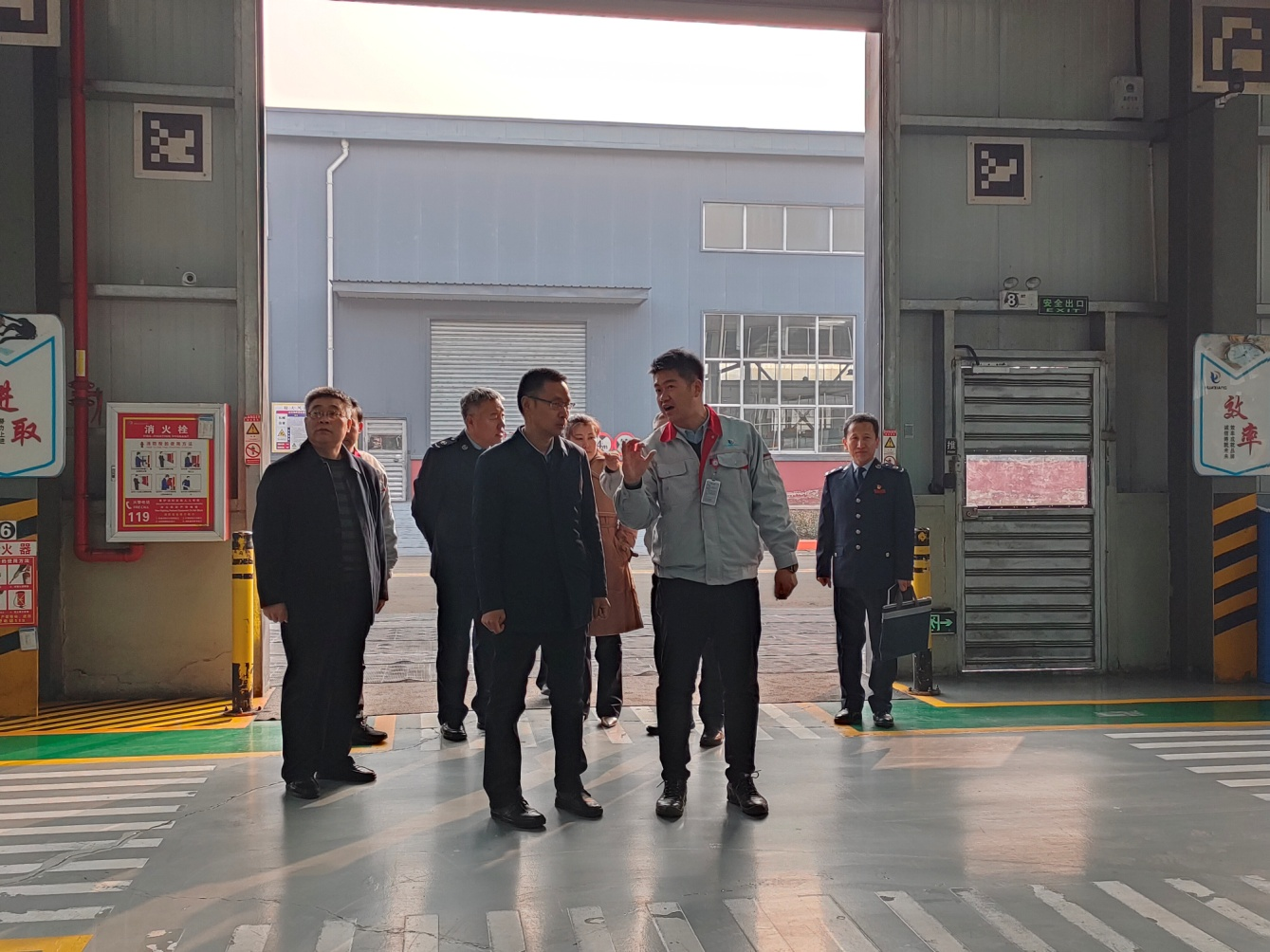 臨汾市稅務(wù)局黨委書記、局長張鎖林一行蒞臨我司調(diào)研服務(wù)